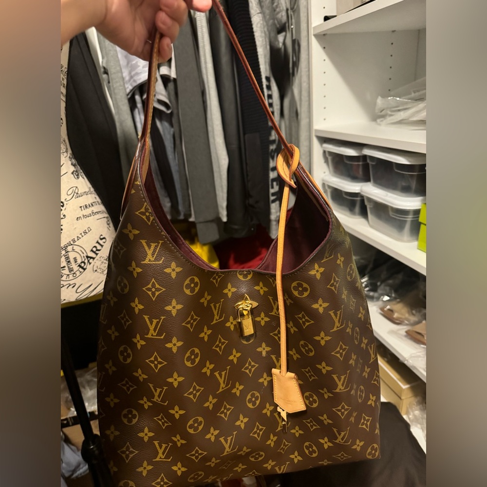 LV bag in excellent condition